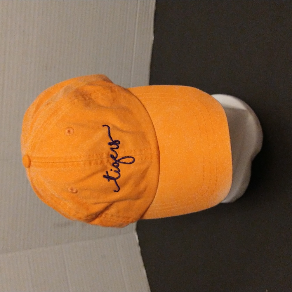 Nwot. Clemson tigers Orange with embroidered logo baseball cap.
